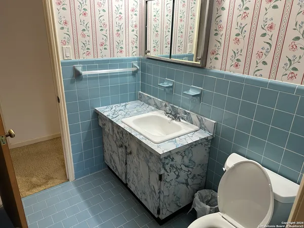 $2,200 | 135 County Road 130, Floresville, TX 78114