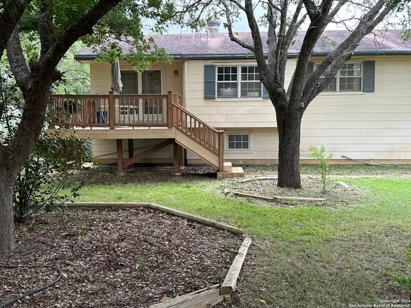 $2,200 | 135 County Road 130, Floresville, TX 78114