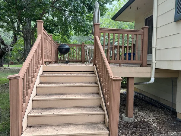 $2,200 | 135 County Road 130, Floresville, TX 78114