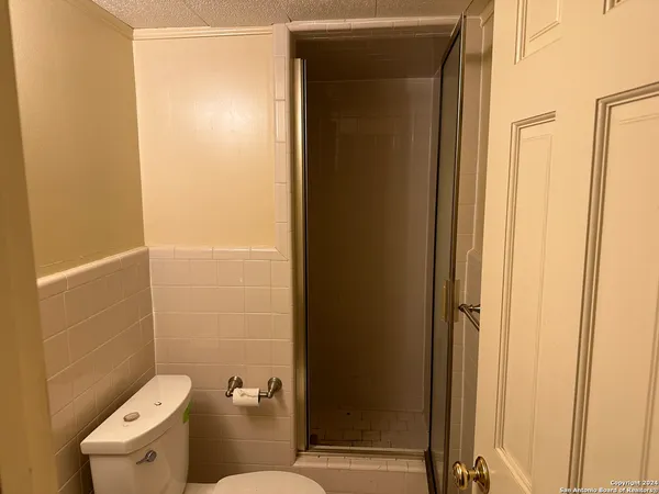 $2,200 | 135 County Road 130, Floresville, TX 78114