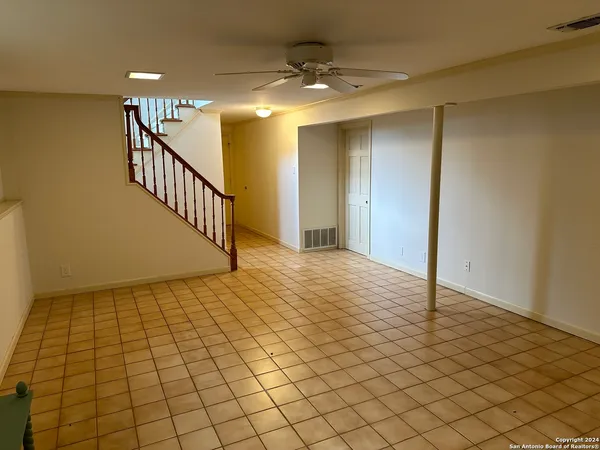 $2,200 | 135 County Road 130, Floresville, TX 78114