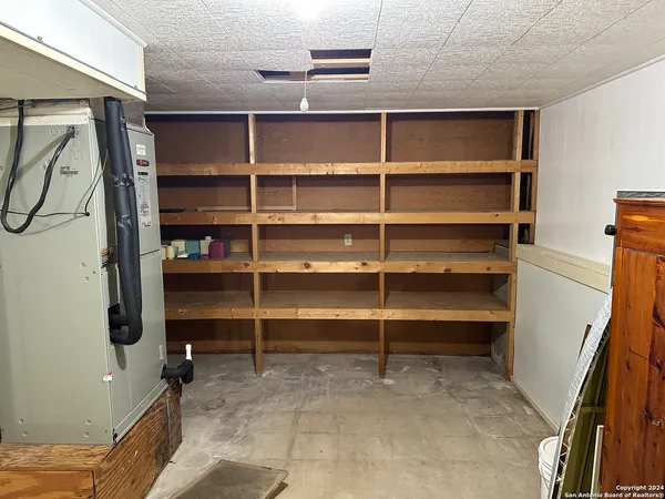 $2,200 | 135 County Road 130, Floresville, TX 78114