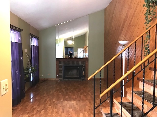 351 Juniper Court Carol Stream, IL 60188 - Photo 4 of 32