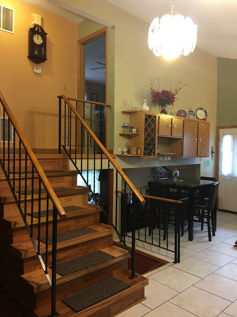 351 Juniper Court Carol Stream, IL 60188 - Photo 5 of 32