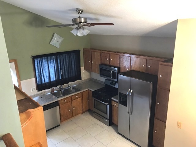 351 Juniper Court Carol Stream, IL 60188 - Photo 9 of 32