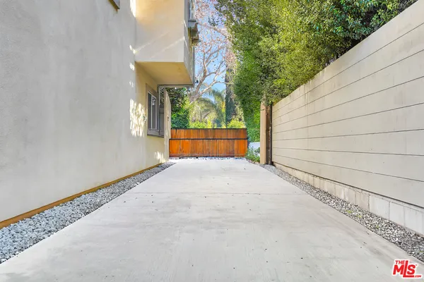 $5,794 | 743 North Las Palmas Avenue, Los Angeles, CA 90038