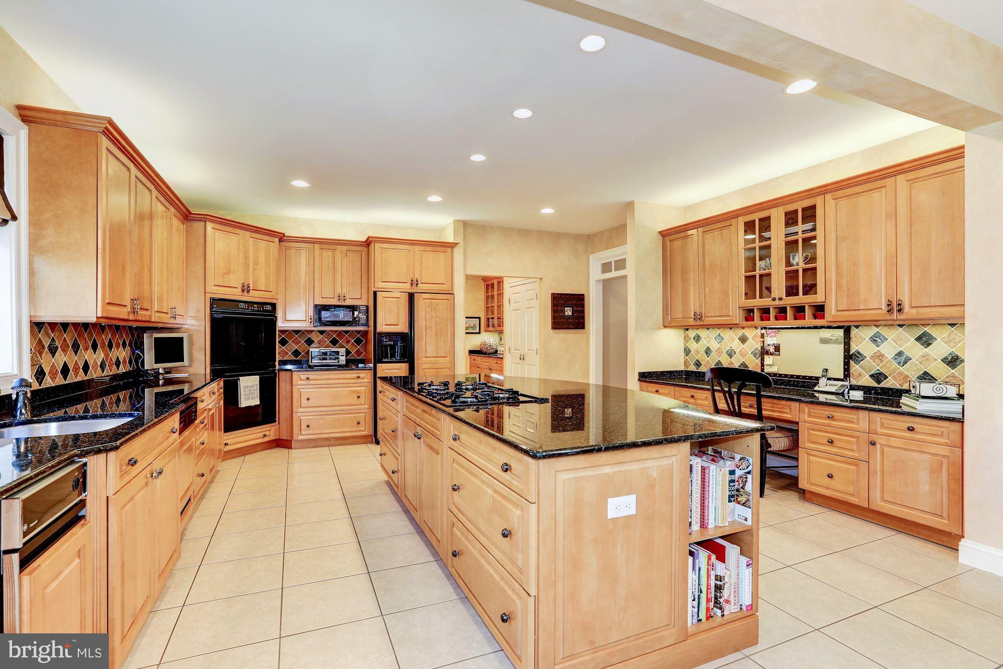 9316 Glen Road Potomac, MD 20854 - Photo 7 of 27 Gallery Image 7