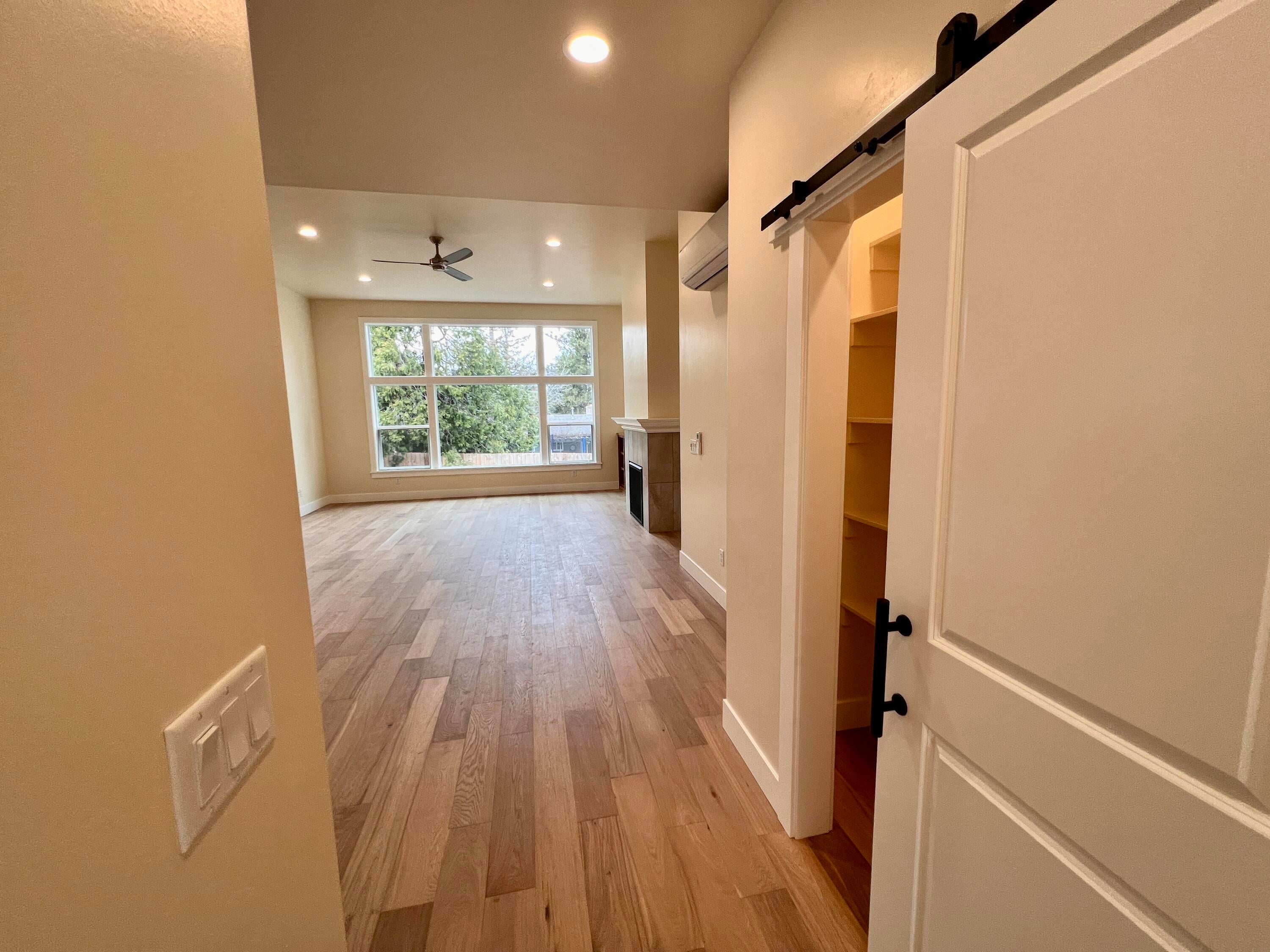 363 Randy Street Ashland, OR 97520 - Photo 22 of 28 Entry Hall
