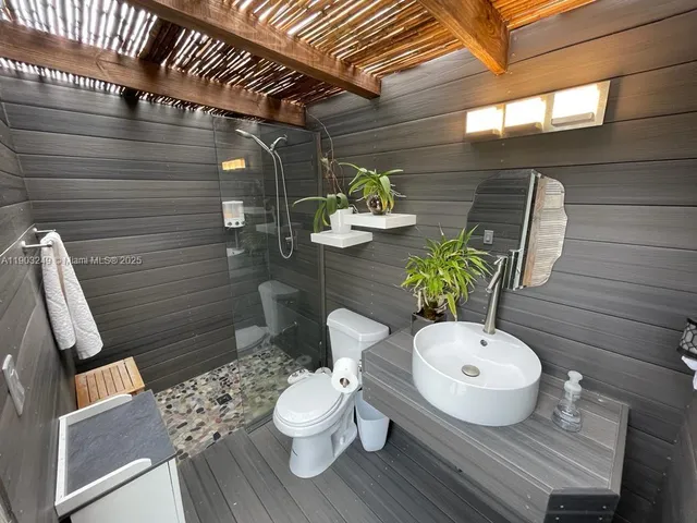 $4,000 | 1545 Northeast 138th Street, North Miami, FL 33161