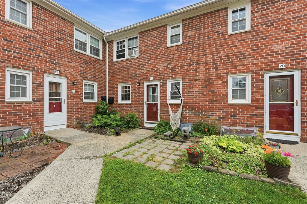 540 Granby Road, Unit 21 South Hadley, MA 01075 - Photo 15 of 31