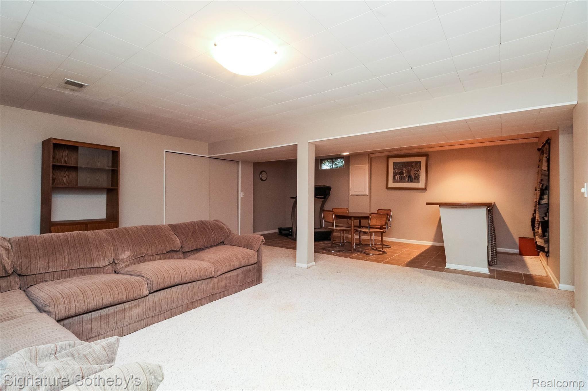 43 South Avery Road Waterford, MI 48328 - Photo 25 of 39 21.jpg