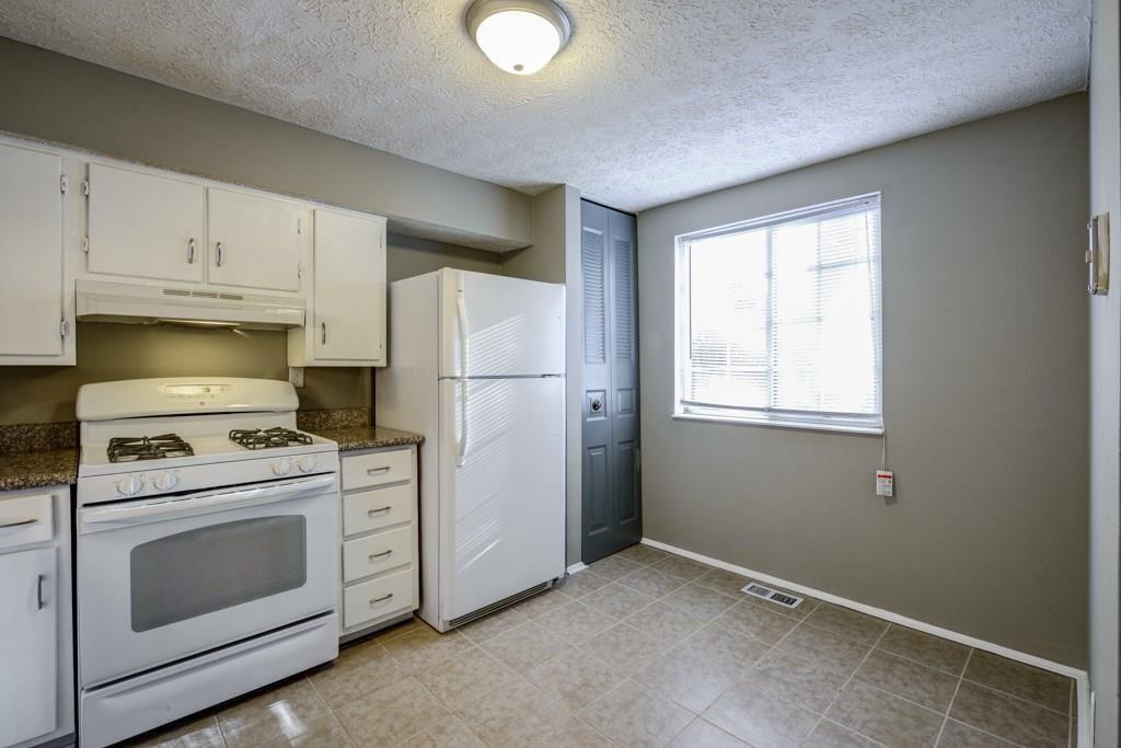 2887 Royal Path Court Decatur, GA 30030 - Photo 10 of 31