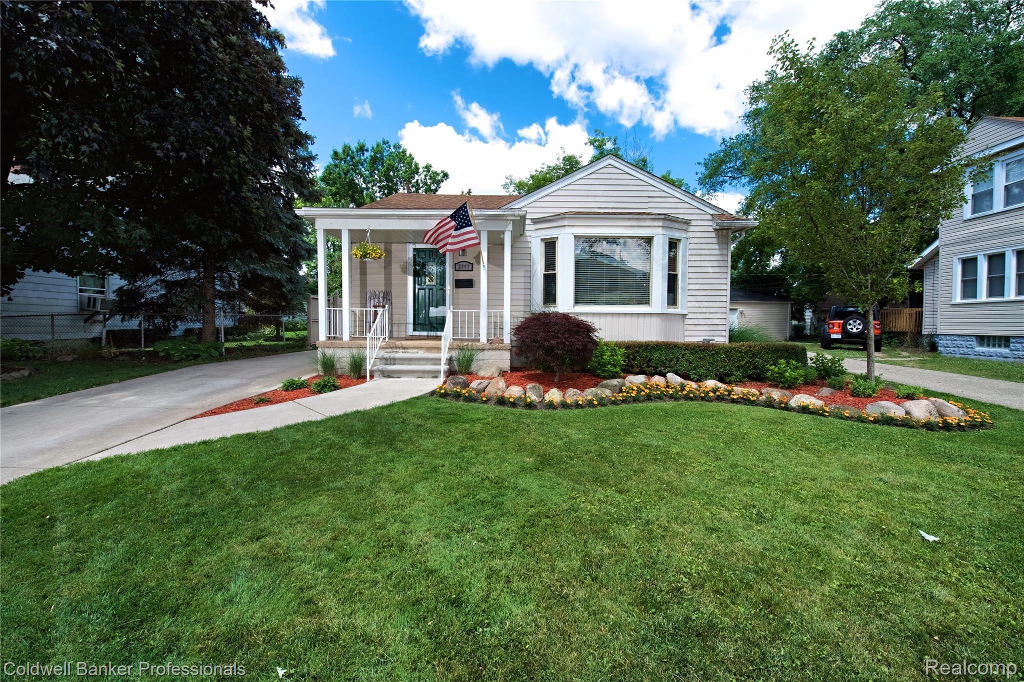 2843 Wakefield Road Berkley, MI 48072 - Photo 2 of 32 2.jpg