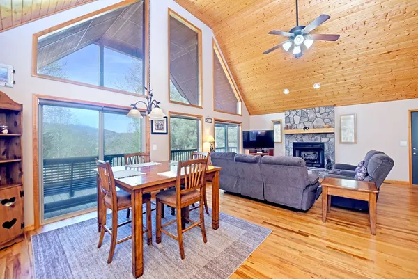 $424,900 | 160 Serenity Pointe Drive, Murphy, NC 28906