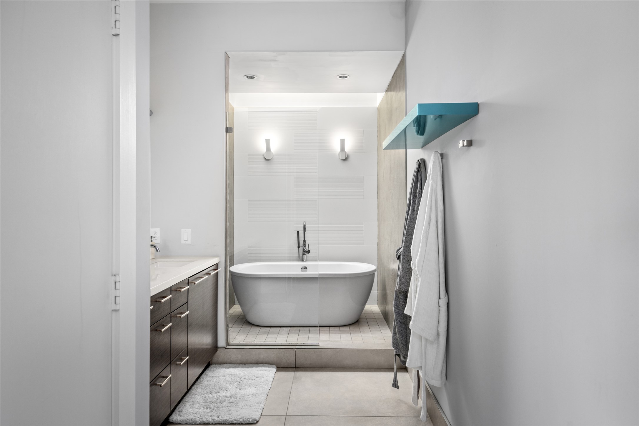 2202 Whitney Street Houston, TX 77006 - Photo 34 of 40 a bathroom with a sink and a mirror