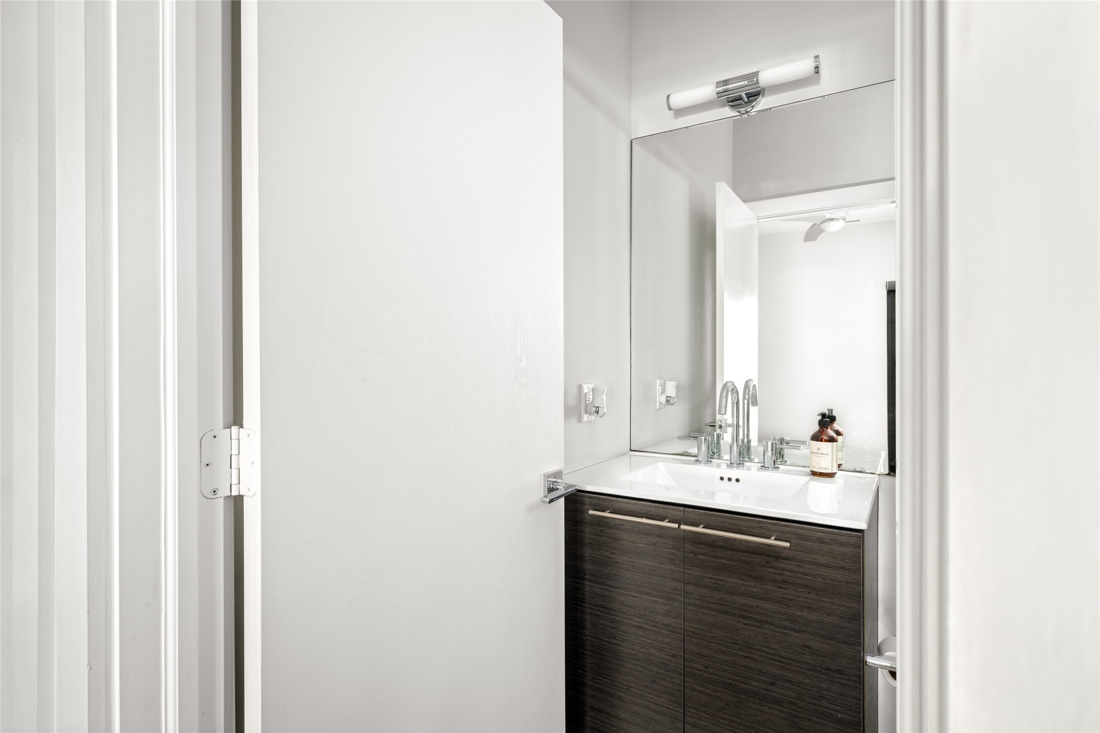 2202 Whitney Street Houston, TX 77006 - Photo 8 of 40 a bathroom with a sink and a mirror