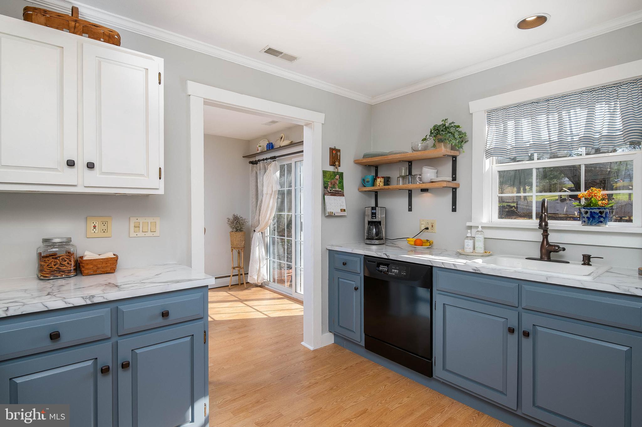 1305 Klinerd Road Pennsburg, PA 18073 - Photo 11 of 29 Kitchen