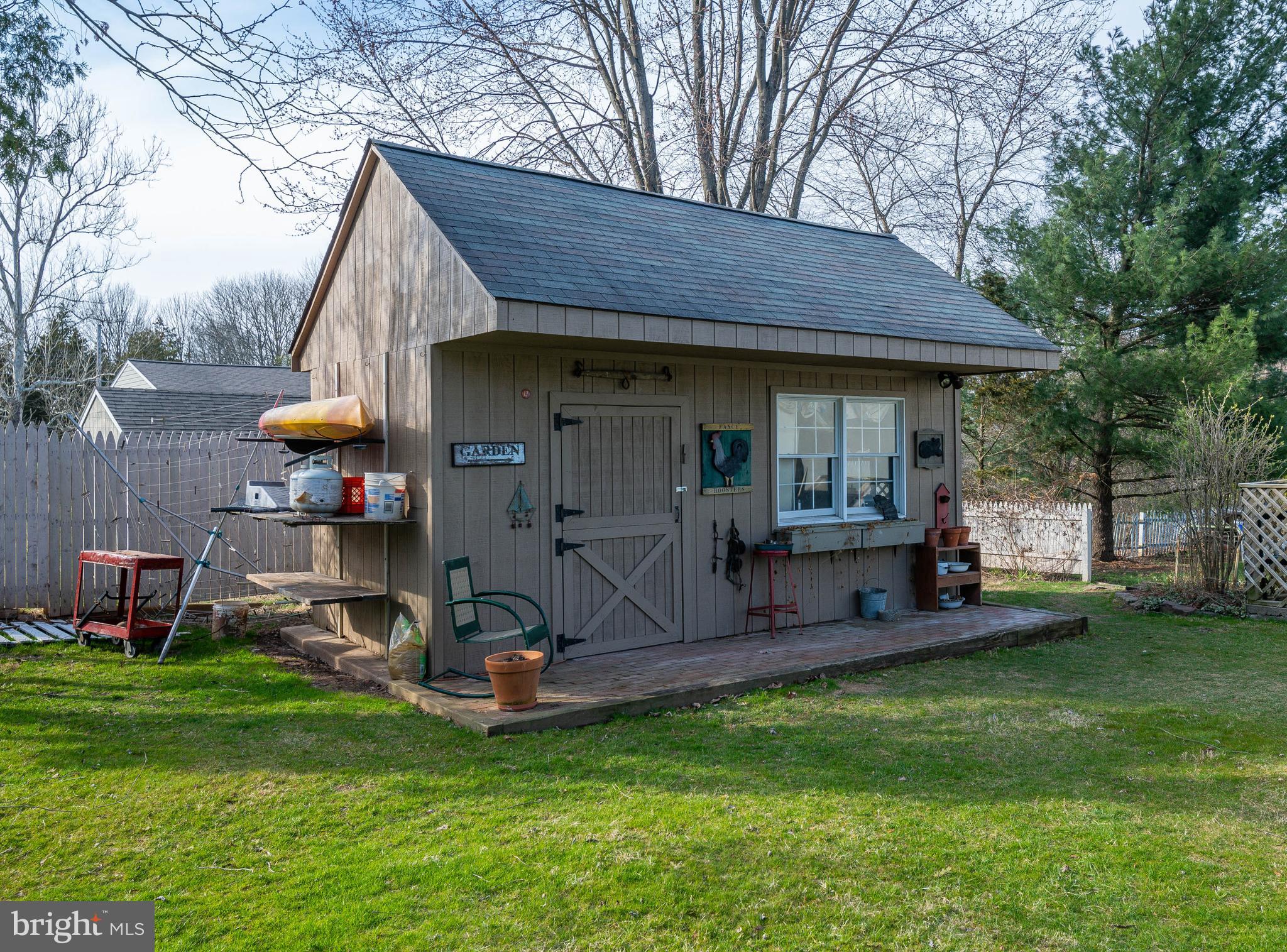 1305 Klinerd Road Pennsburg, PA 18073 - Photo 19 of 29 Potting shed
