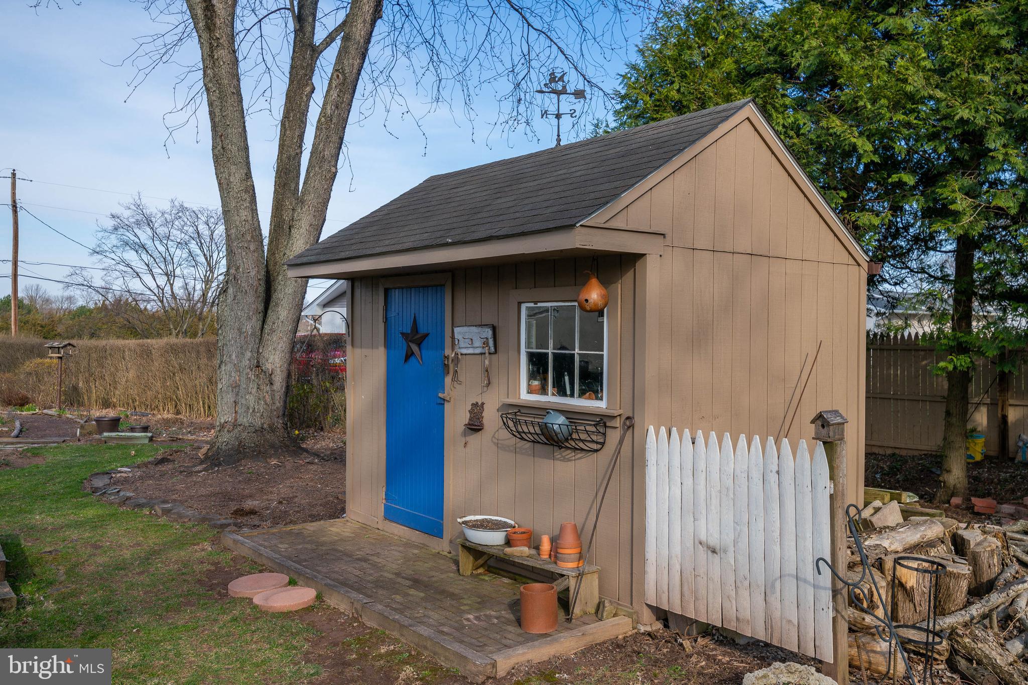 1305 Klinerd Road Pennsburg, PA 18073 - Photo 21 of 29 Utility shed