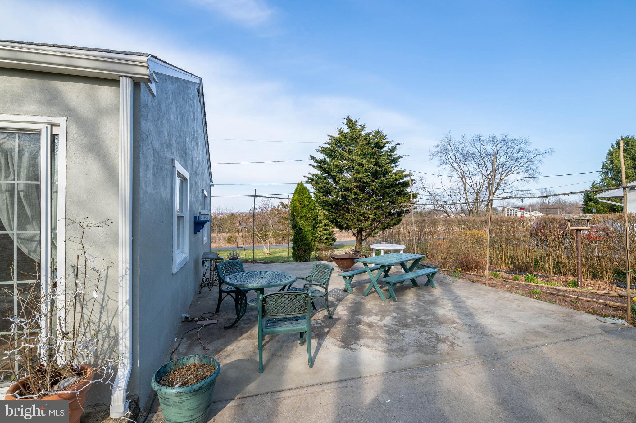 1305 Klinerd Road Pennsburg, PA 18073 - Photo 23 of 29 Side patio