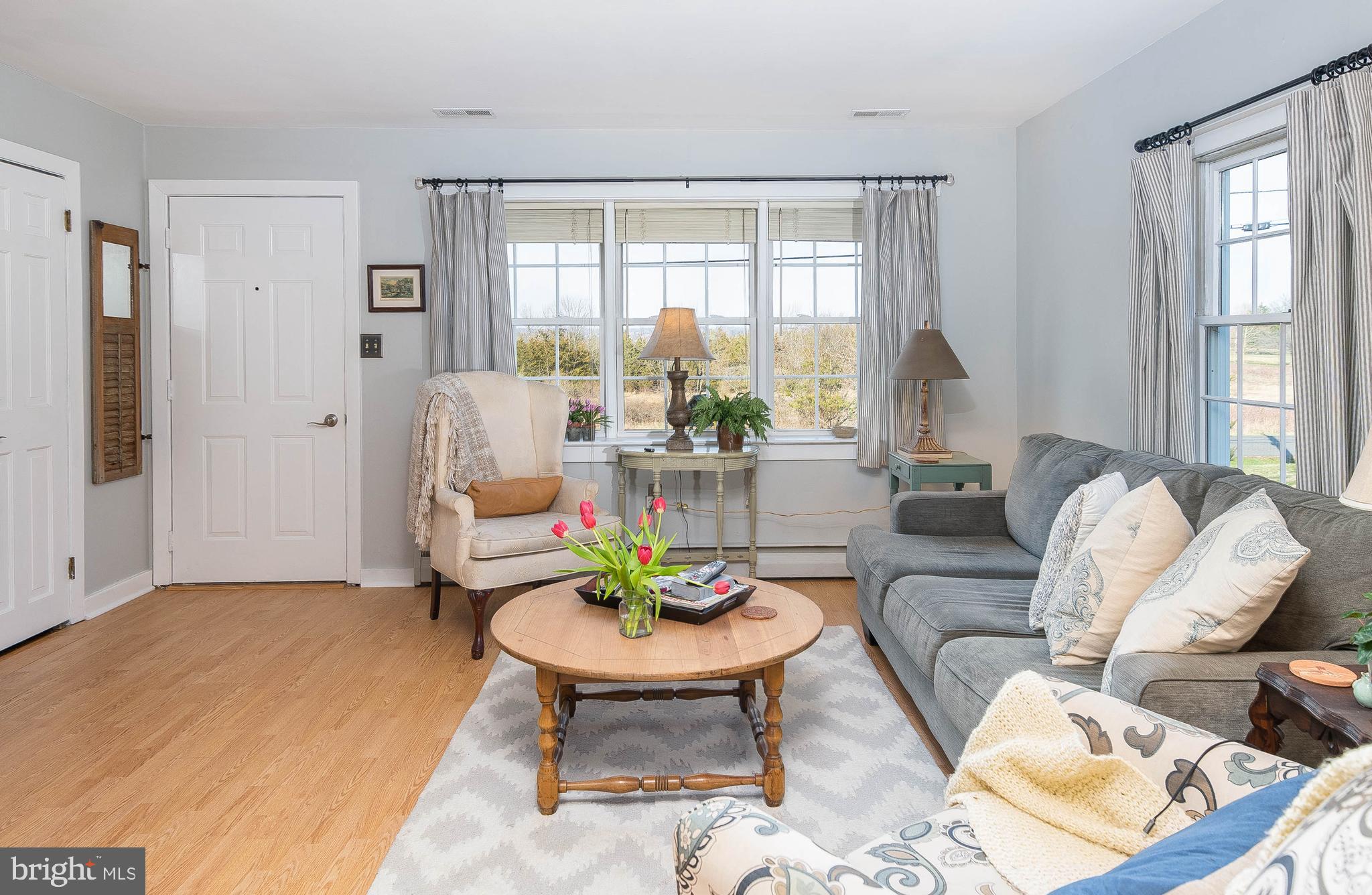 1305 Klinerd Road Pennsburg, PA 18073 - Photo 6 of 29 Living room
