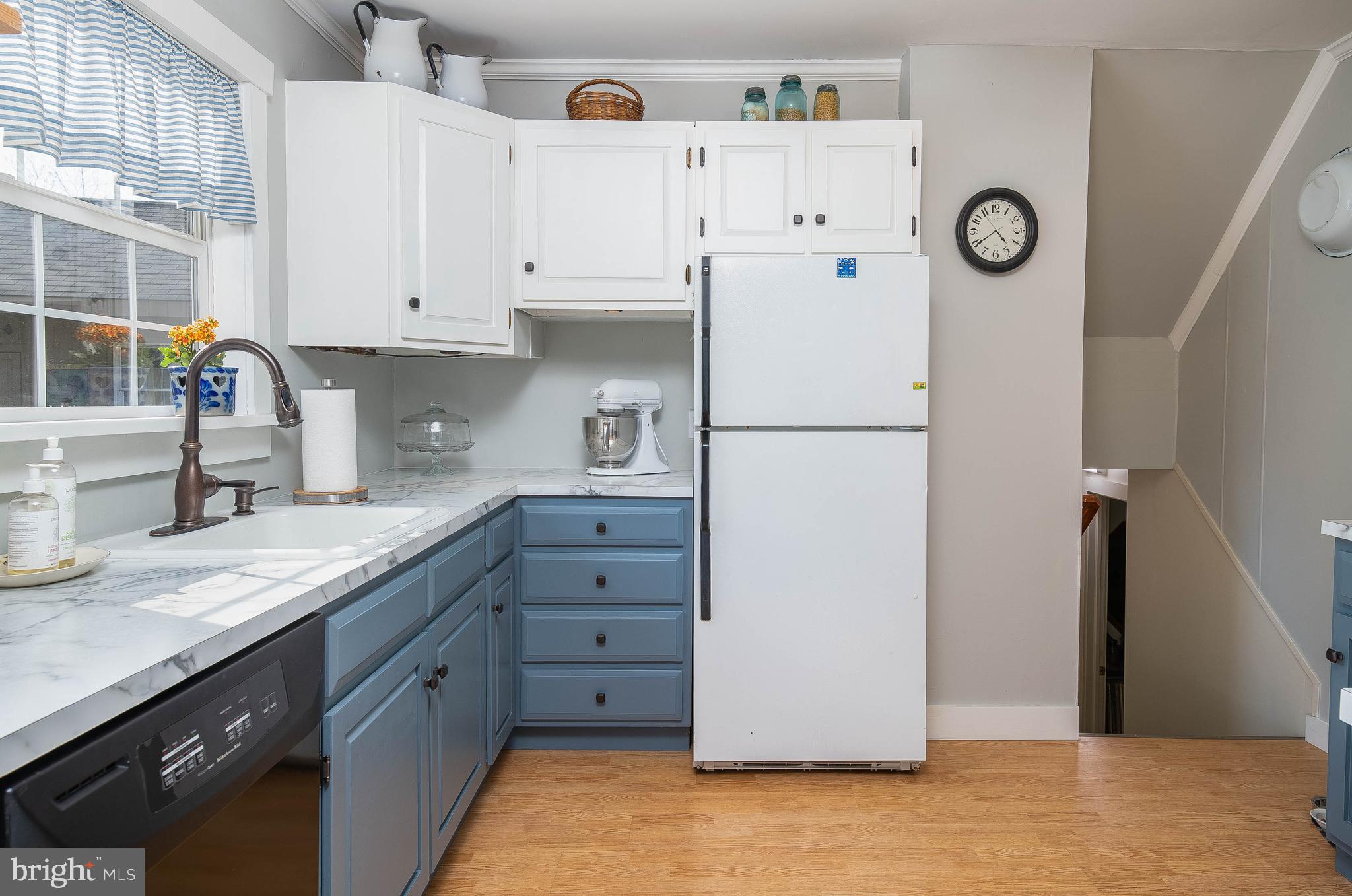 1305 Klinerd Road Pennsburg, PA 18073 - Photo 9 of 29 Kitchen