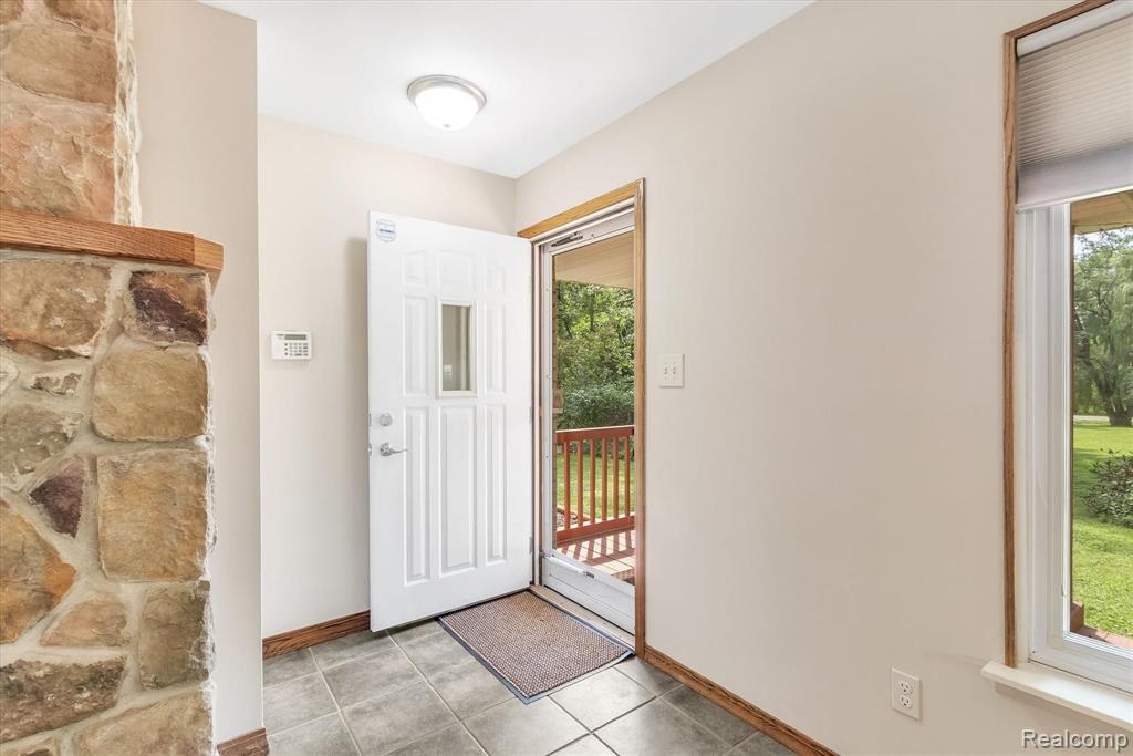 28366 Rollcrest Road Farmington Hills, MI 48334 - Photo 2 of 53
