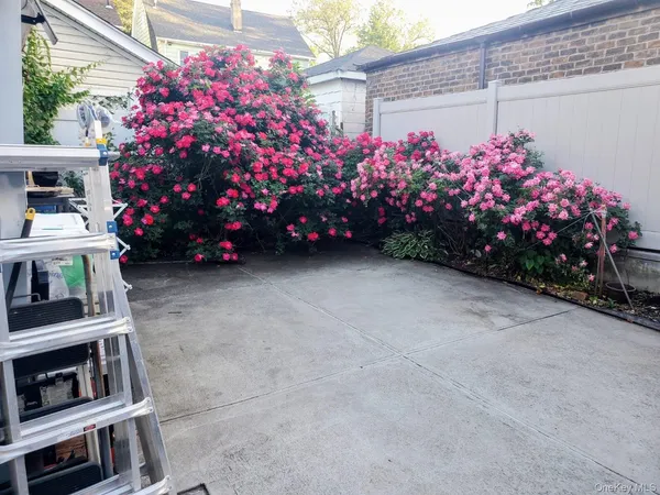 a view of a garage