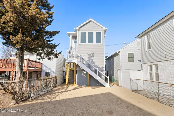 $2,400 | 233 Dupont Avenue, Unit 2, Seaside Heights, NJ 08751