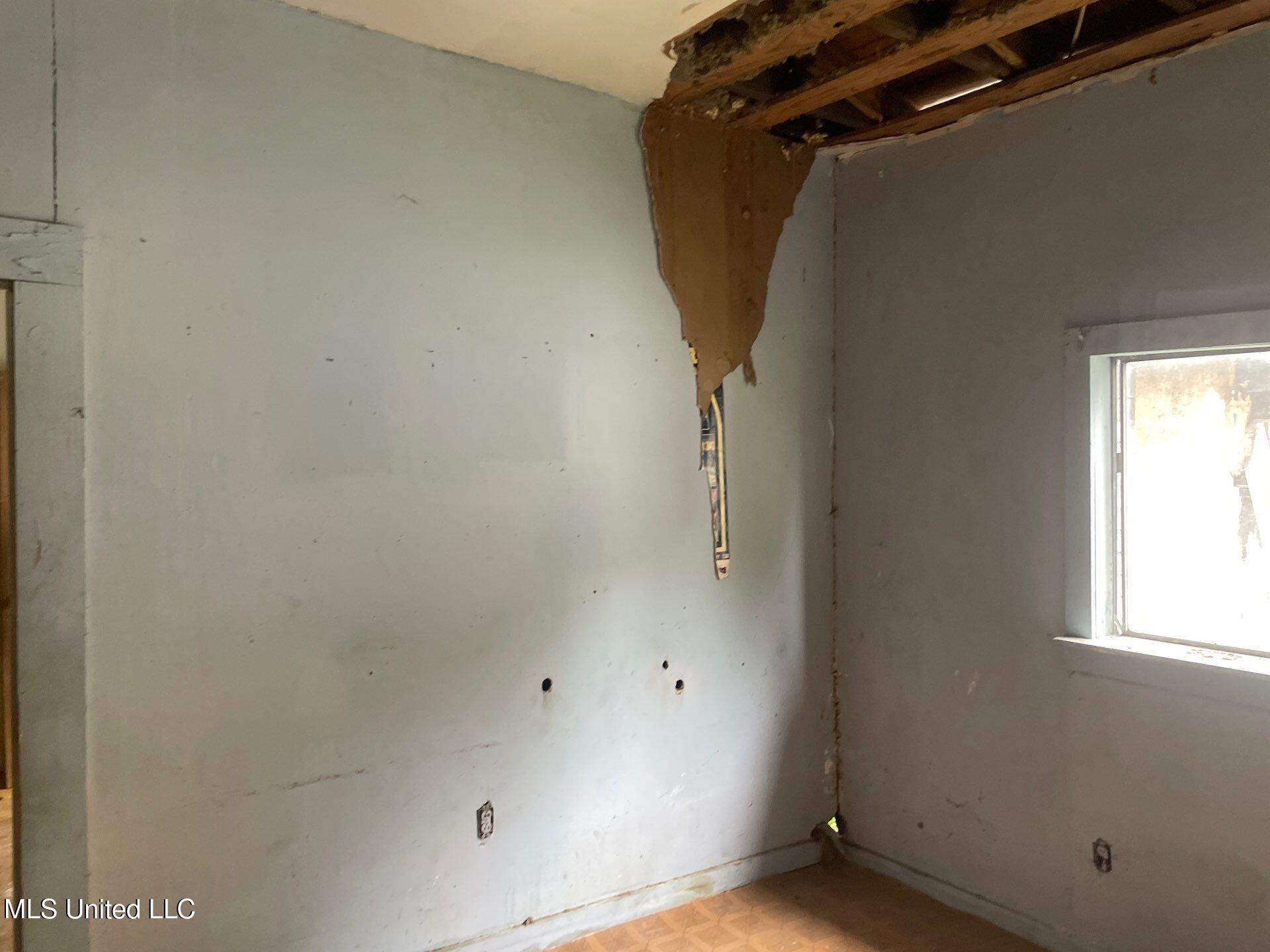 1717 9th Avenue Meridian, MS 39301 - Photo 4 of 14 60-Jun 09 2025 03_04pm-xdCM