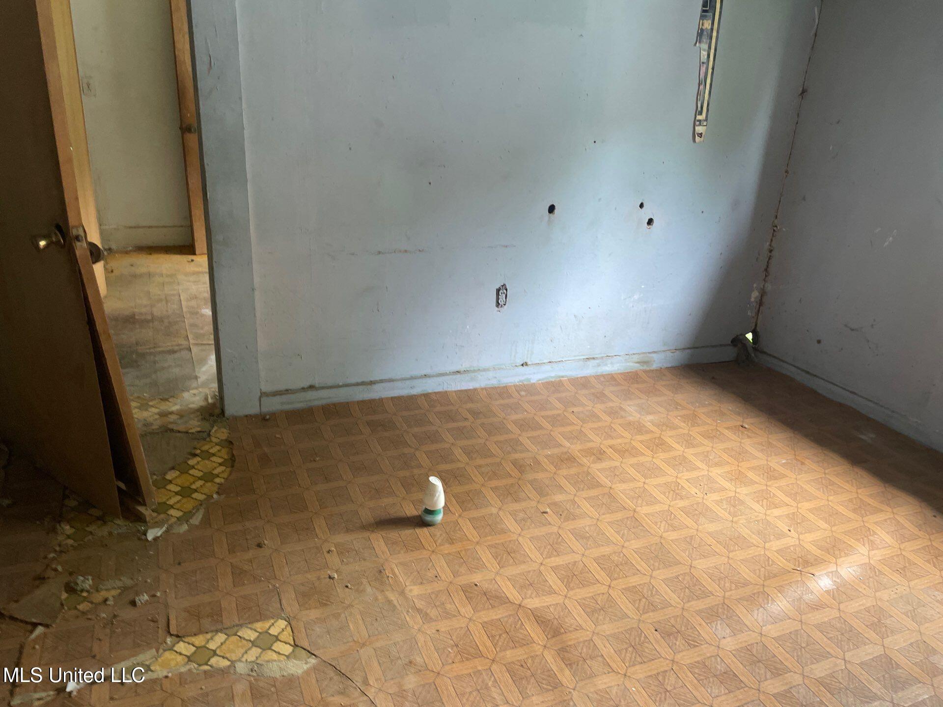 1717 9th Avenue Meridian, MS 39301 - Photo 5 of 14 61-Jun 09 2025 03_04pm-WV5p