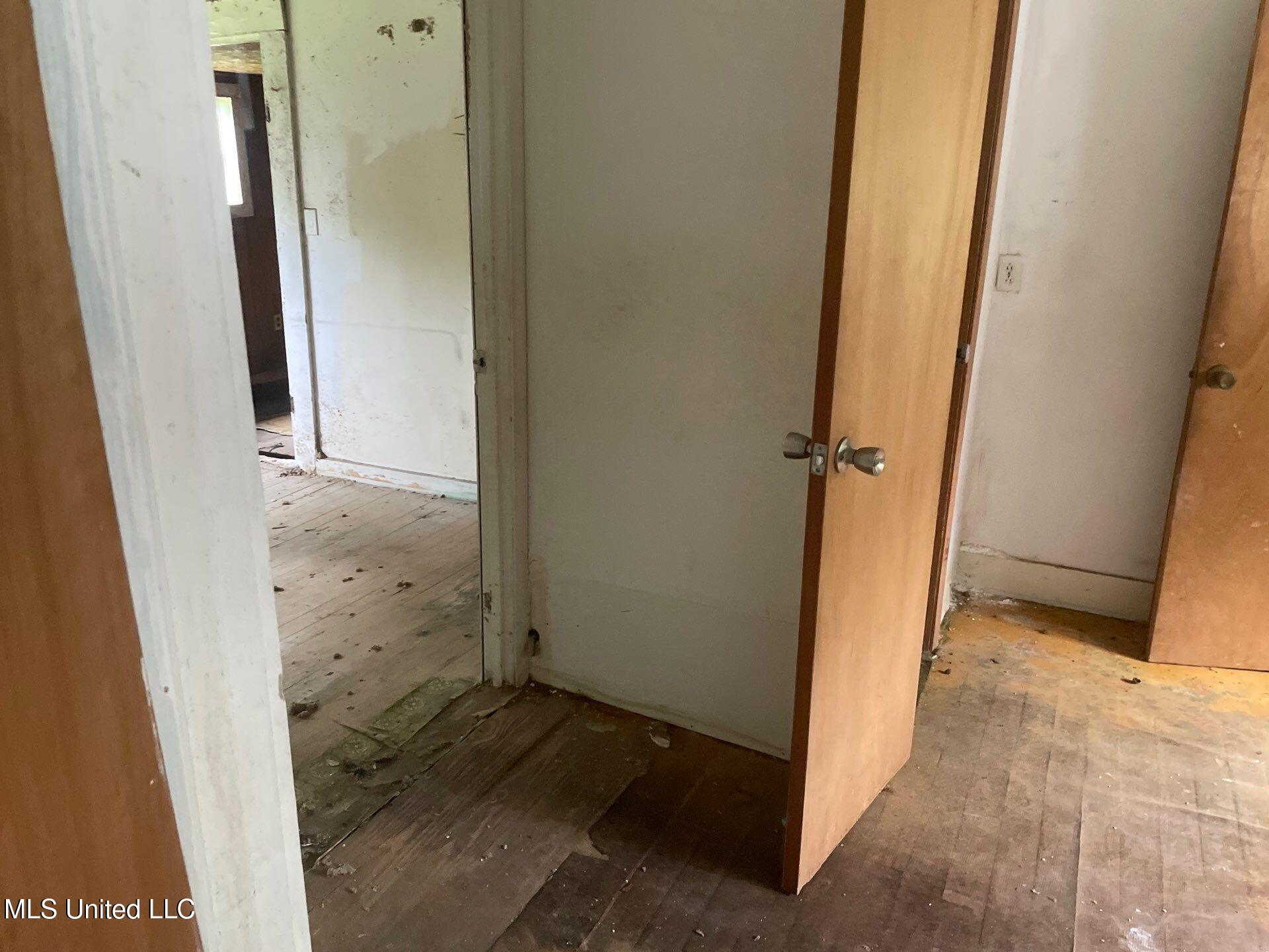 1717 9th Avenue Meridian, MS 39301 - Photo 7 of 14 88-Jun 09 2025 03_04pm-kFrz