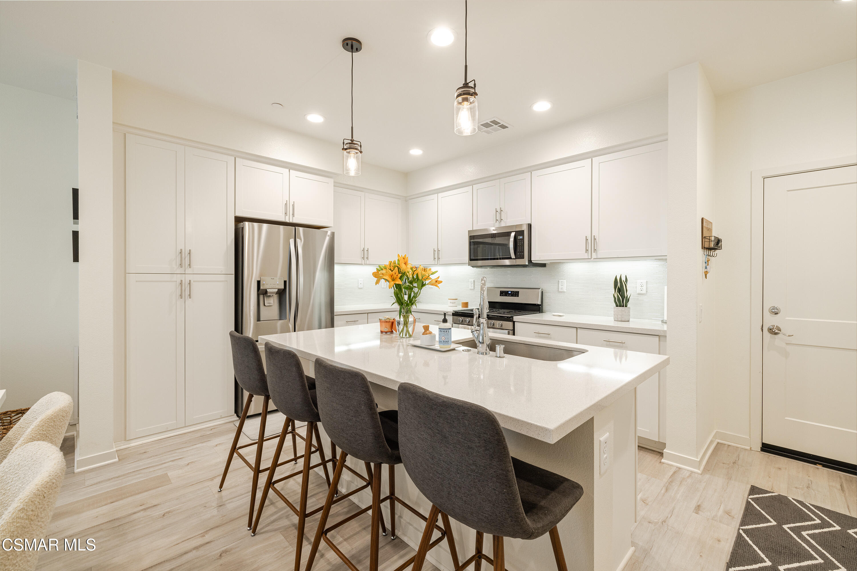 215 Red Brick Drive, Unit 3 Simi Valley, CA 93065 - Photo 11 of 29 RedBrick11