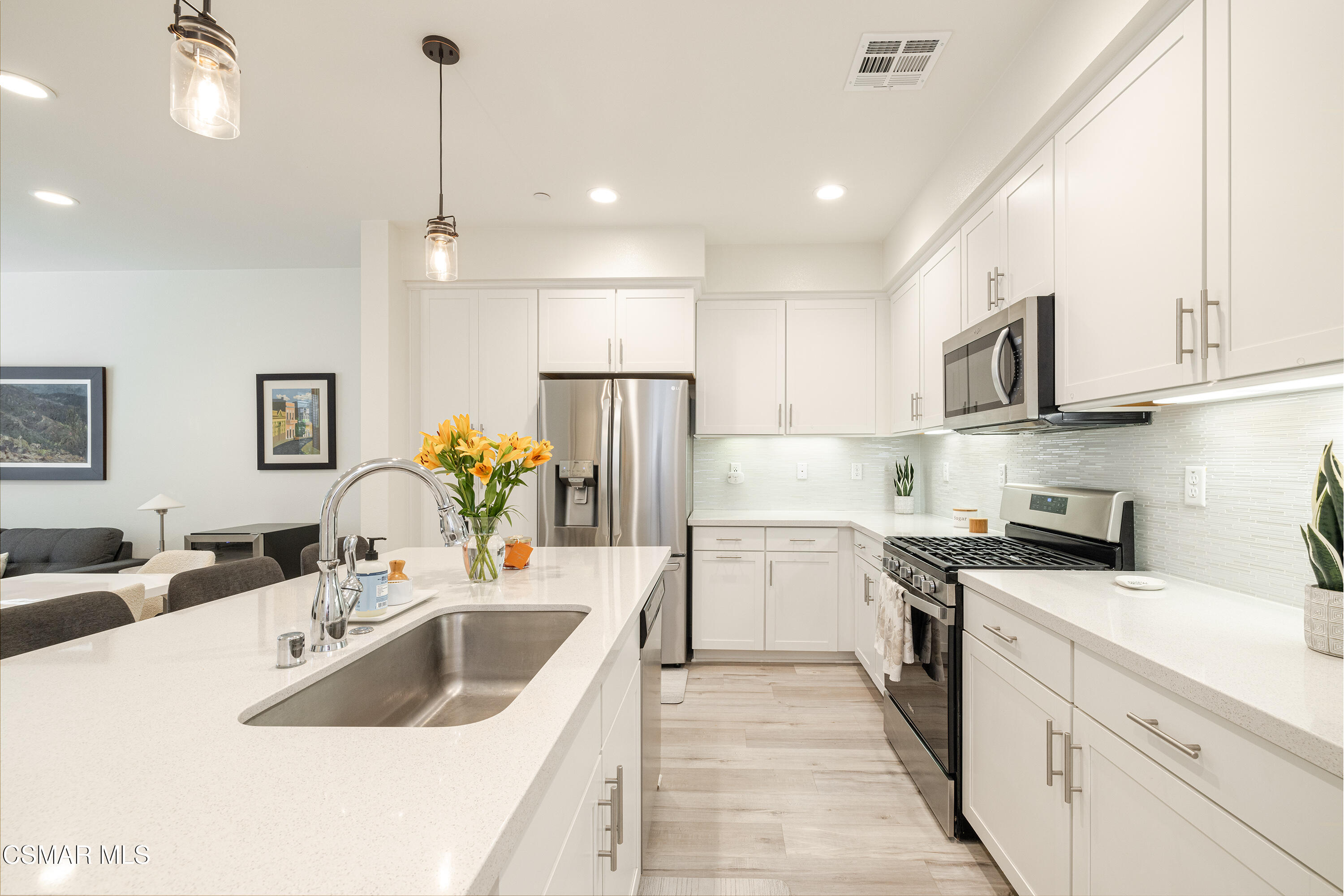 215 Red Brick Drive, Unit 3 Simi Valley, CA 93065 - Photo 12 of 29 RedBrick12