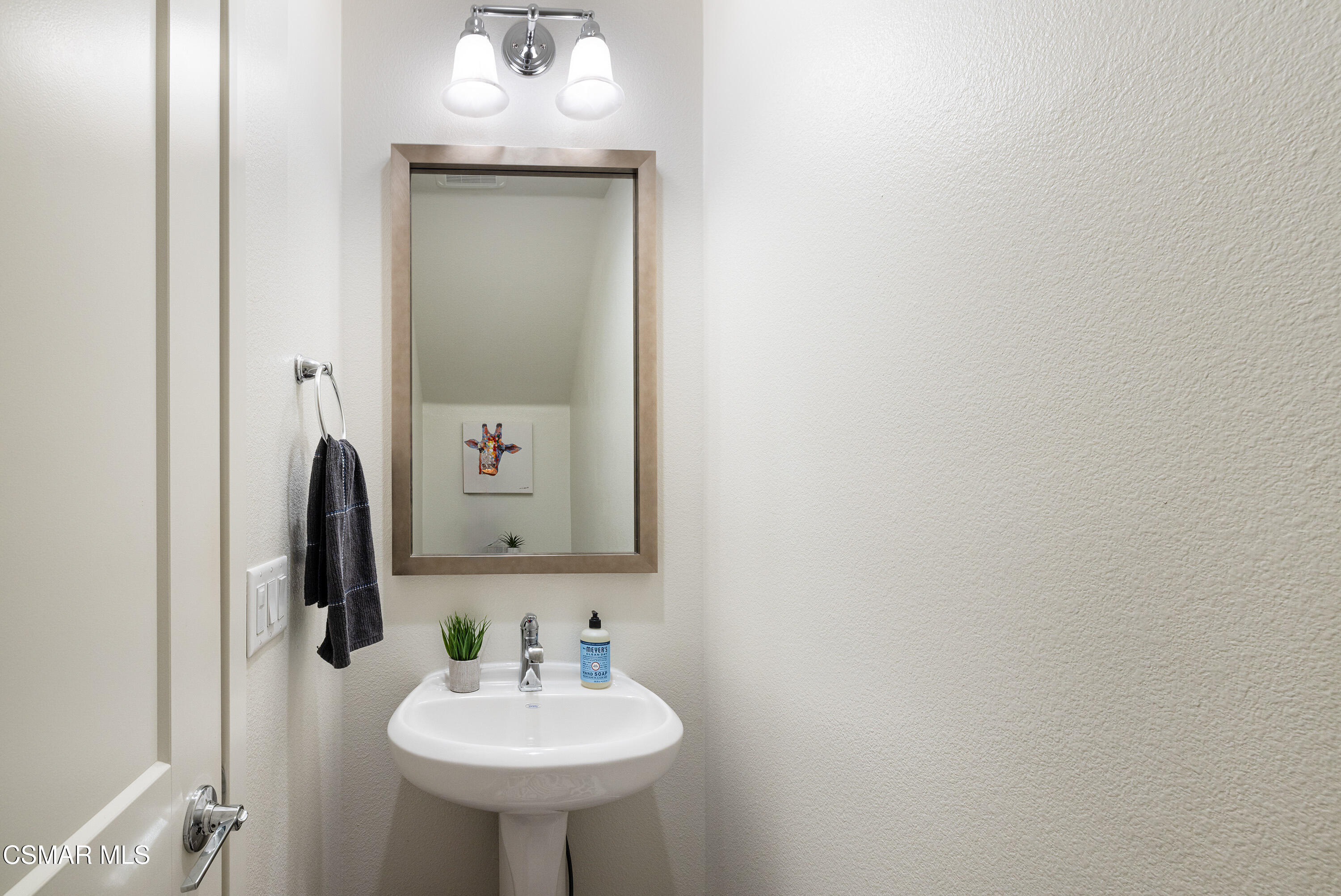 215 Red Brick Drive, Unit 3 Simi Valley, CA 93065 - Photo 14 of 29 Redbrick14