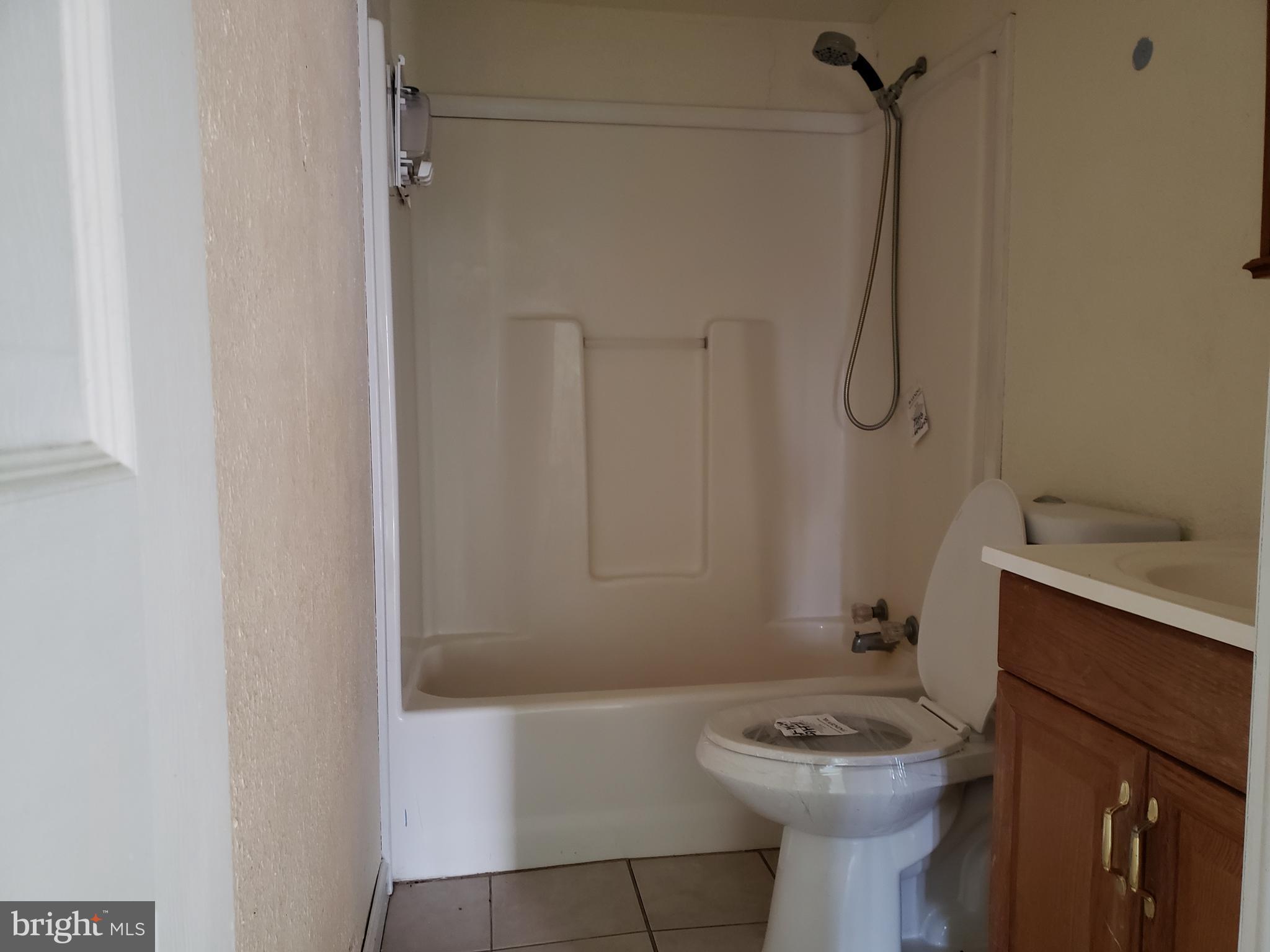 1407 Cox Neck Road Chester, MD 21619 - Photo 3 of 10 Bath
