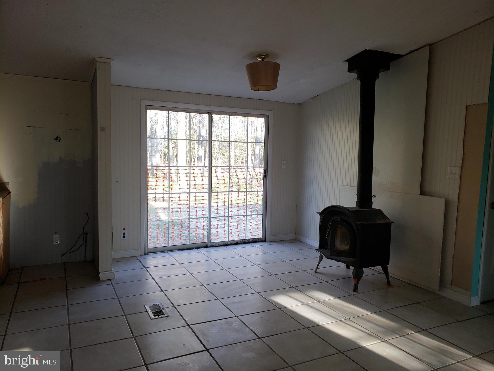 1407 Cox Neck Road Chester, MD 21619 - Photo 5 of 10 Living Room