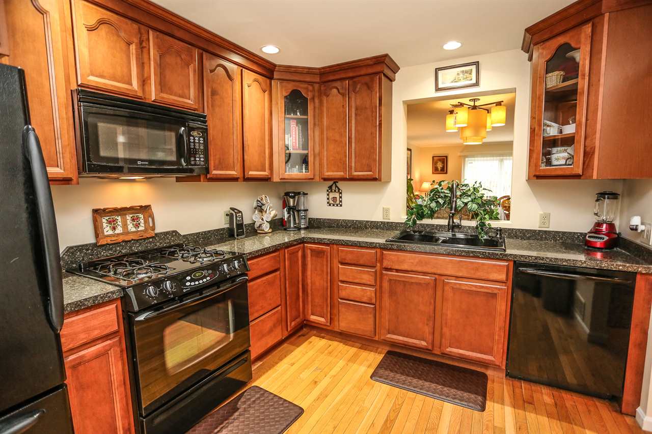 15 Middlesex Road, Unit 15 Merrimack, NH 03054 - Photo 2 of 24