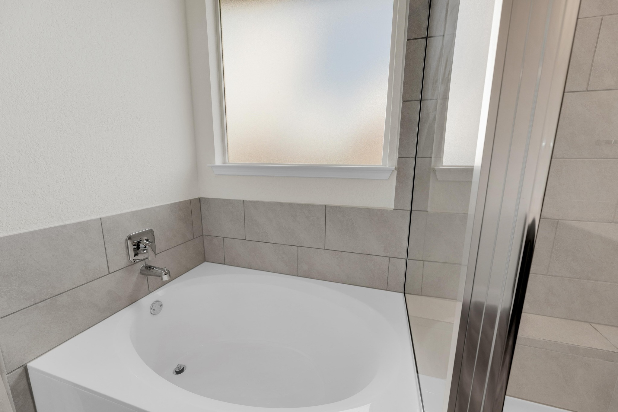 16817 Ponte Cove Pflugerville, TX 78660 - Photo 19 of 36 a bathroom with a bathtub