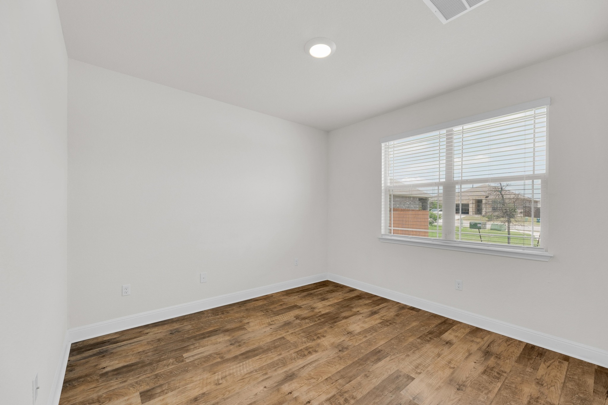 16817 Ponte Cove Pflugerville, TX 78660 - Photo 23 of 36 an empty room with a window