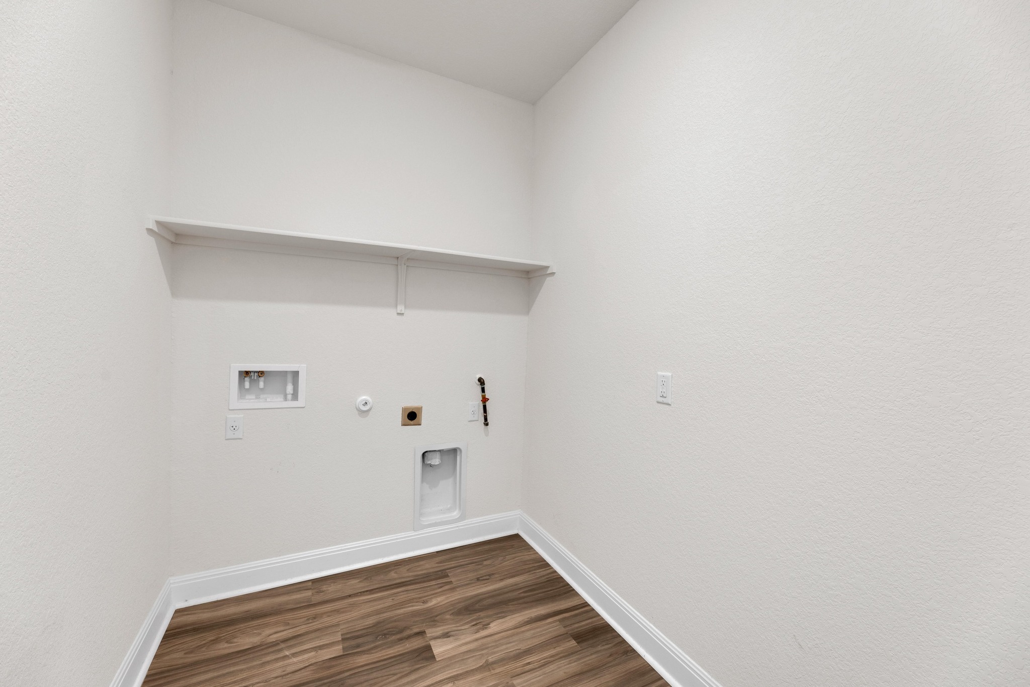 16817 Ponte Cove Pflugerville, TX 78660 - Photo 28 of 36 a view of small space with wooden floor