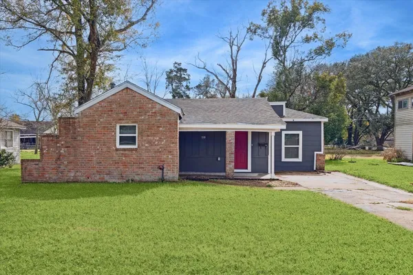 $160,000 | 710 East Magnolia Street, Angleton, TX 77515