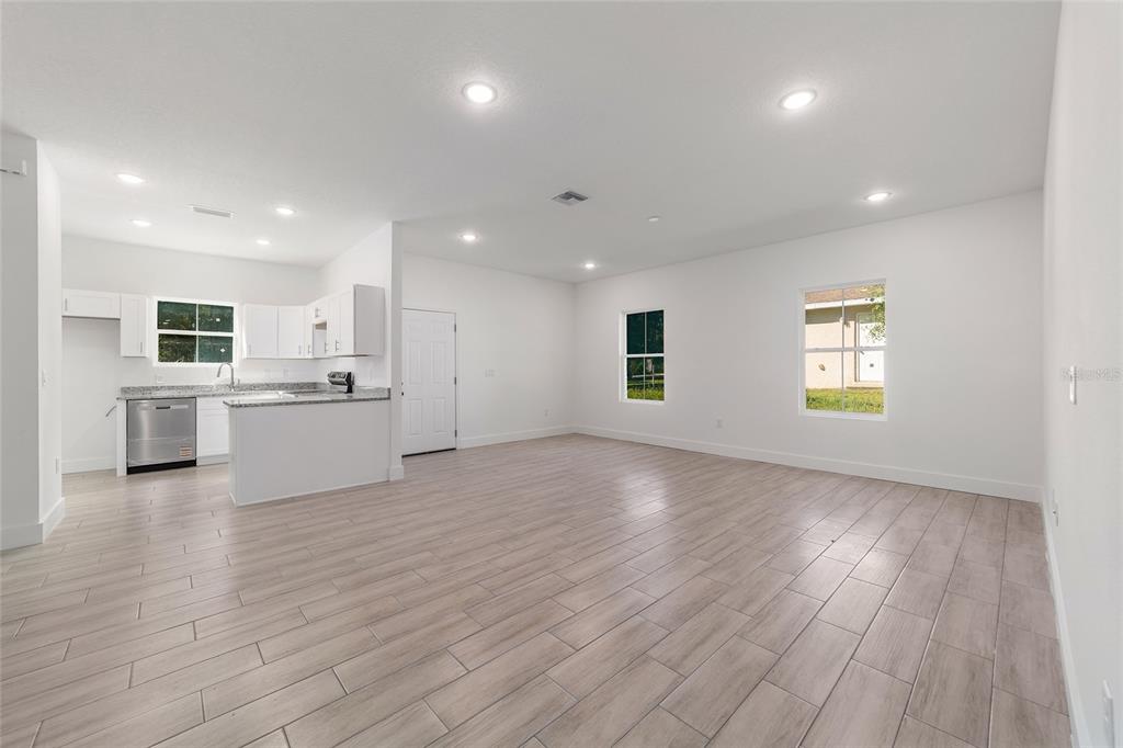 15431 Southwest 41st Street Road Ocala, FL 34481 - Photo 17 of 44 an empty room with wooden floor and windows