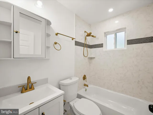 an empty room with windows and ceiling fan