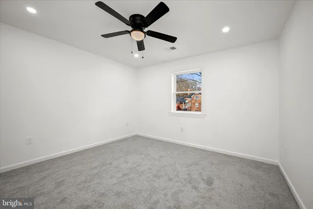 a view of backyard with garden