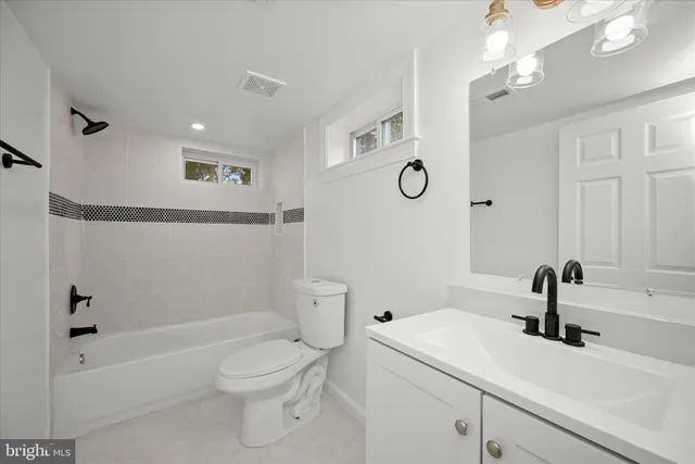 $790,000 | 4100 Underwood Street, University Park, MD 20782