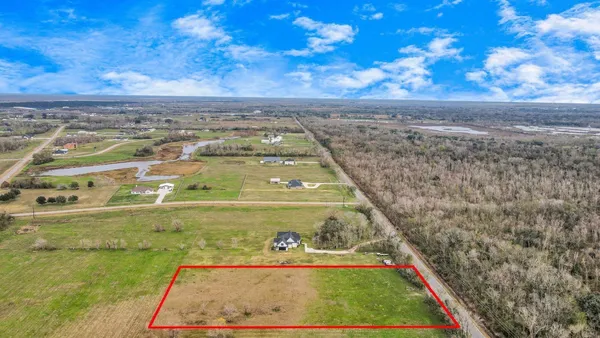 $130,000 | 1402 County Road 34, Angleton, TX 77515