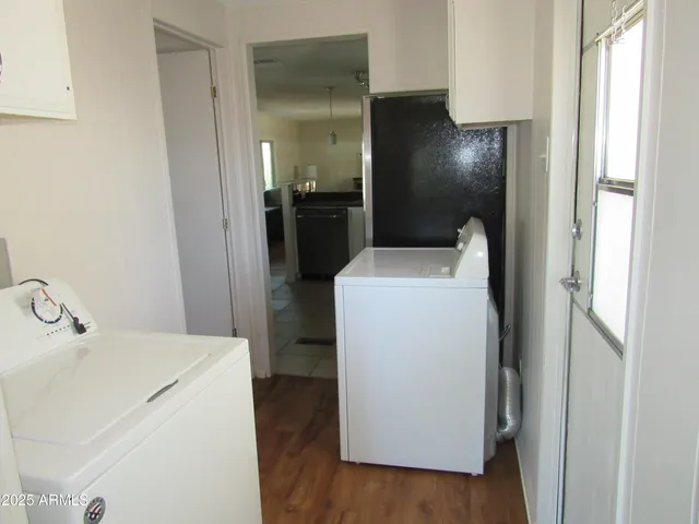 a en suite bathroom with a sink and a mirror