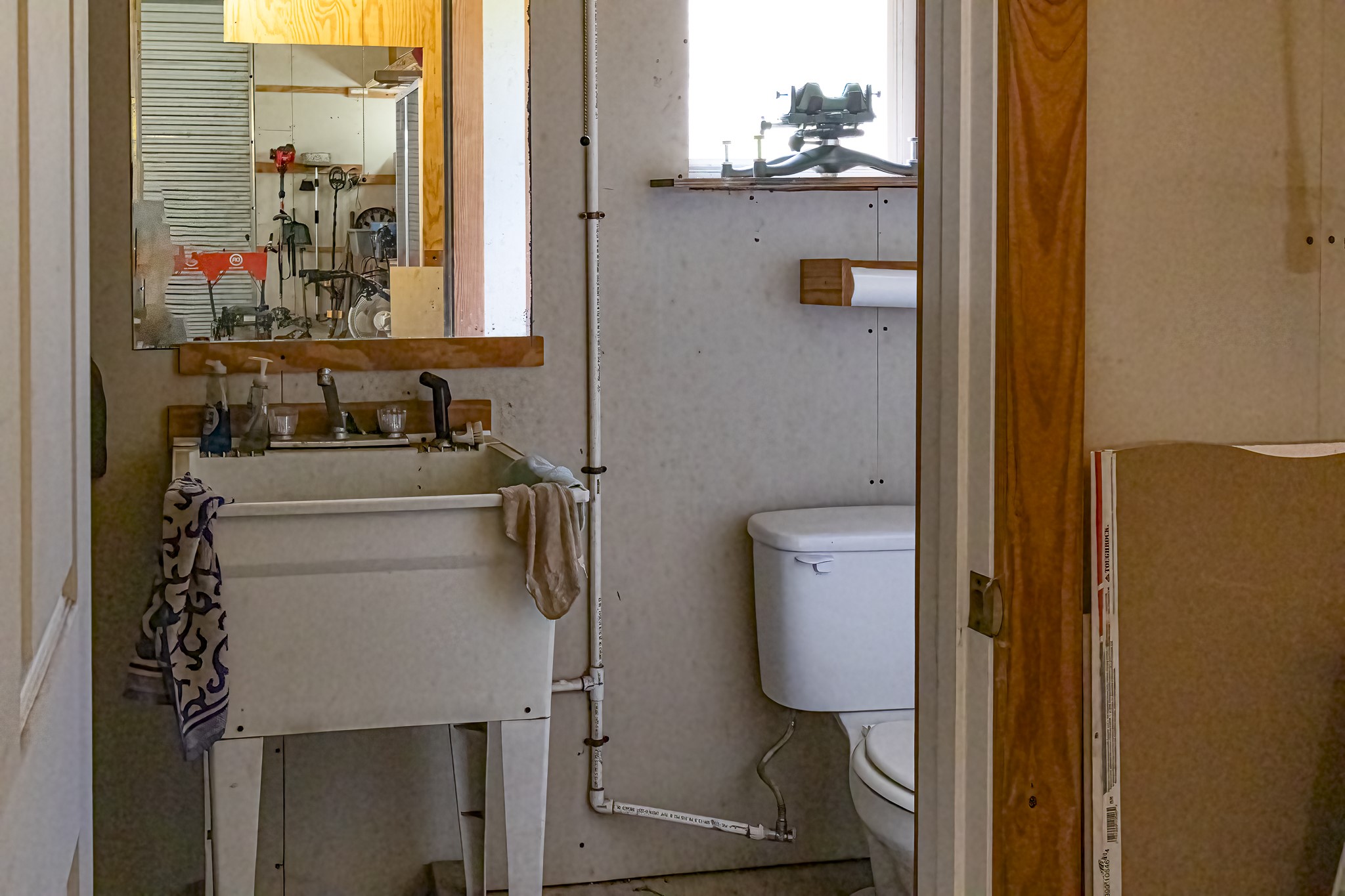 188 Pullin Road Corrigan, TX 75939 - Photo 36 of 50 a bathroom with a toilet and a sink