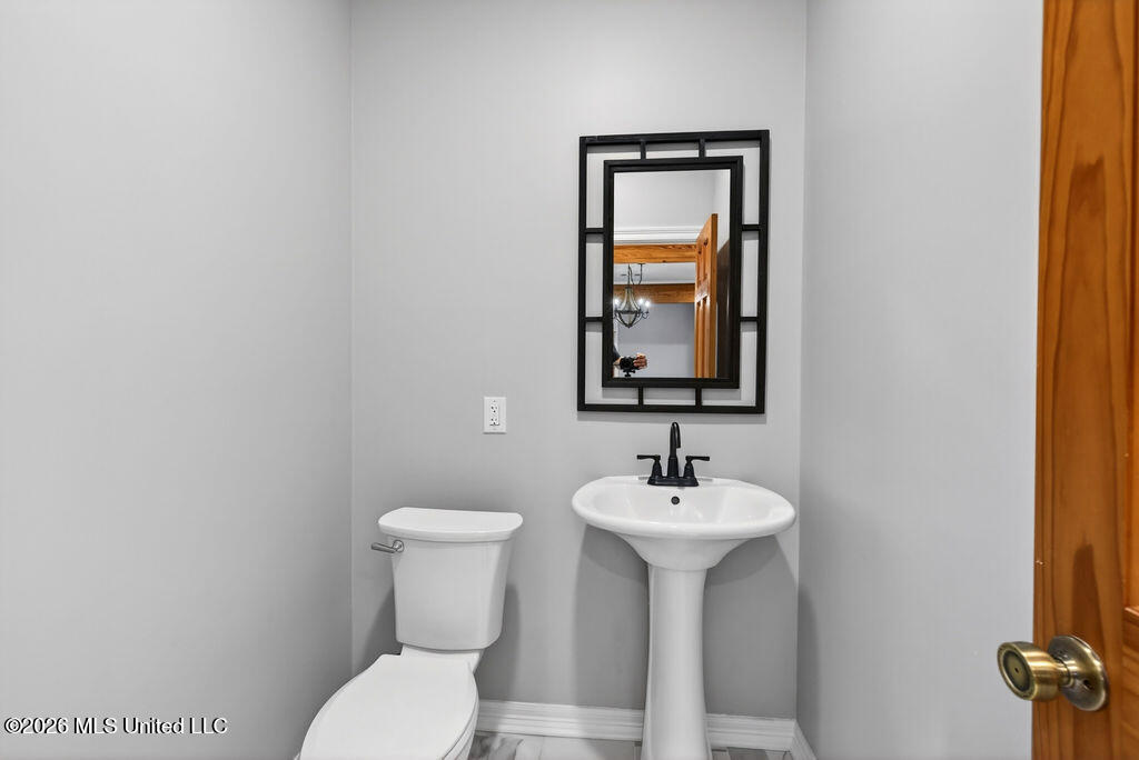 18265 Landon Road Gulfport, MS 39503 - Photo 15 of 83 Entry Half bath
